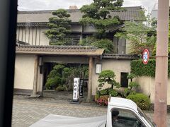 次の見学地高知城へと
はりまや橋交差点近くにある「得月楼」
映画「陽気楼」のモデルになった料亭
