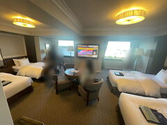 本日の宿・SHIROYAMA HOTEL kagoshimaへ到着。
城山展望所のお隣にある老舗高級ホテルです。

4人部屋なので広々～！