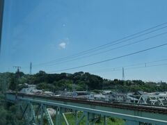 今日は天気がとっても良いので、上越線の素晴らしい車窓もより一層綺麗に見えるもの。