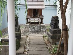 駅前に小さな水神宮という神社がありました。