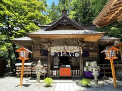 長い階段を登り神社に到着、まずはお参りをして