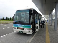 ここから、徳島駅行きのバスに乗る。
飛行機もあんまり混んでいなかったので、このバスもそんなに混まなかった。