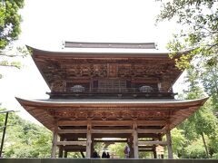 はい、別日です。

まずは、北鎌倉の駅前にでんと構える円覚寺。
紅葉や桜でも有名ですが、紫陽花はどうだろうということで行ってみました。
あいかわらず、堂々とした山門ですね。