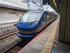 下りの［特急スーパーはくと］は先頭車両が自由席なので最前列の展望席を確保できるか心配していましたが、出発10分前でも運よく最前列の座席を確保できました。