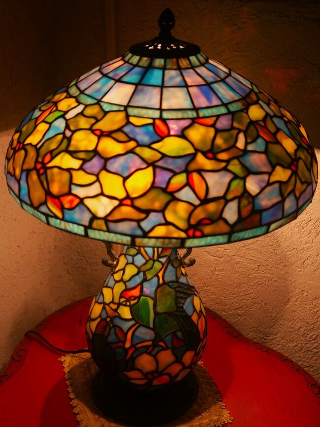 那須ステンドグラス美術館-6 卓上ランプの傘 ☆リチャード・リーの名品