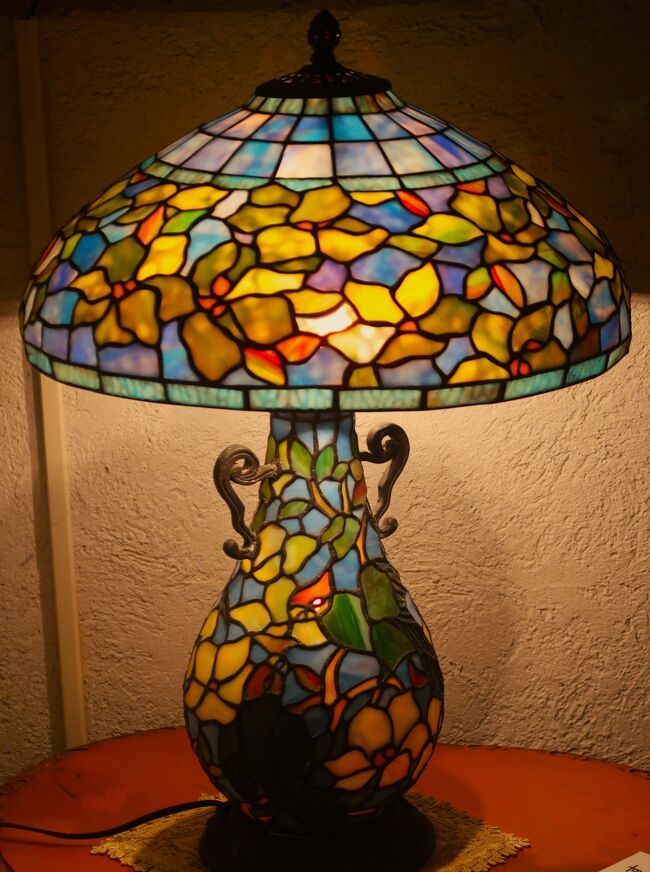 那須ステンドグラス美術館-6 卓上ランプの傘 ☆リチャード・リーの名品 