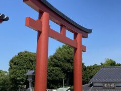 鶴岡八幡宮の境内入り口に立つ大鳥居『三ノ鳥居』