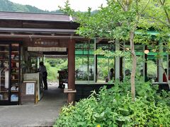 根道神社（名もなき池）よりさらに北上
車で約20分程

道の途中で見える川も透き通ったグリーンがとってもきれい♪
仁淀川ブルーならぬ板取川グリーンだね(o´・ω-)b

11:08
天然鮎料理の専門店　おもだか