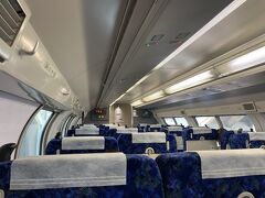 お昼前に東海道線に乗車。
いつものグリーン車で快適に向かいました。