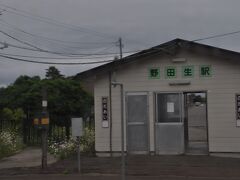 　野田生駅通過、デッキに立っているので進行方向右側の駅舎は比較的写真が撮りやすいです。
　でも、各駅停車に立っていくのと特急で立っていくのとではだいぶ気分が違いますね。(笑)