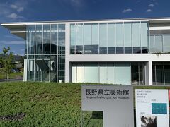 歩いてすぐの
長野県立美術館へ