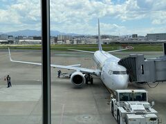 12:50　福岡空港着

諸手続きを終えて、早々にセキュリティエリアへ。
折り返し新千歳空港行きとなる機材は既に到着済み。
今回は最高のツアコンさんでした。楽しかったです。お世話になりました。