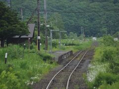 　糸魚沢駅跡通過

　2021年6月に訪れた時の写真はこちらです。
　https://4travel.jp/travelogue/11699316　

　駅舎まだ新しかったのですが。