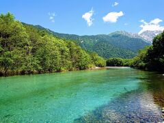 焼岳とは反対側（梓川上流方向）の眺め…

奥に見える山は西穂高岳、涸沢岳、穂高岳、前穂高岳あたりでしょうか？

取り敢えず、田代池方向へ遊歩道を進みます(^^)