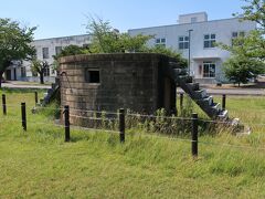 友部駅からバスで茨城県立こころの医療センターまで移動。バスを降りるとすぐに筑波海軍航空隊記念館があります。
筑波海軍航空隊は1934年（昭和9年）に「霞ヶ浦海軍航空隊友部分遣隊」という名称で戦闘機の教育部隊として開設され、1938年（昭和13年）に「筑波海軍航空隊」に改称された組織です。