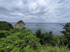 アニメの聖地めぐりがメインですが、島めぐり遊覧船への乗船など浦富海岸の美しい景色も堪能できるツアーになってます。まずは城原展望所へ。