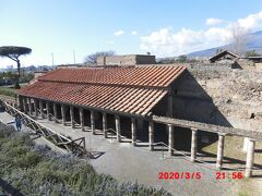 これから「秘儀荘」の建物に入っていきます。