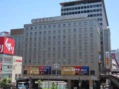 今回のお宿は「大阪新阪急ホテル」です。
ちょっと古いし、大型すぎるので
これまで泊まろうとは思っていませんでしたが
2024年度中に営業終了するというので
記念に1度泊まってみることにしました。

ということで・・・
「さようなら～大阪新阪急ホテル」です。
