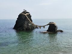 これが夫婦岩です。ありがちな話ですが、実際に見ると小さい感じがします。