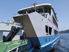 広電が資本参加する松大汽船と、JRが競合してフェリーを運航していて、便数が多くて利便性が高いだけでなく、移動距離当たりの運賃が幹線鉄道並に安い。
しかも宮島ロープウェイの往復券と組み合わせて購入するとフェリー代が実質無料になる割引も実施していた。割引は宮島ロープウェイを運営する松大汽船のみ、JRのフェリーには乗船できない。