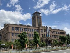 大牟田市役所は戦前の昭和9年に建てられた重厚な鉄筋コンクリート造りの庁舎です。
炭鉱として当時重要な都市だったことが窺えます。

その2に続く。
