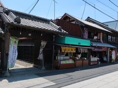 大鳥居の向かいに笠間稲荷神社の御神酒「二波山松緑」の醸造蔵があります。