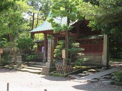 寿福寺
頼朝の死後、政子が頼朝の父義朝の旧邸跡に創建。
「山門不幸」の立て札が立てられていました。