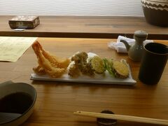 そば屋『かくだい』
ホテル近く、とても清潔で趣味の良いお勧め食事処。
写真の天ぷらは、非常に美味しかった