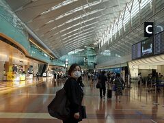 山手トンネルも空いていたので7時過ぎには羽田空港に到着してしまいました。まずは荷物を預けてチェックインを済ませます。