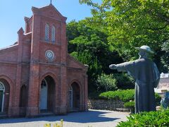 福江島で一番有名な教会、堂崎天主堂です。

中は資料館になっています。
