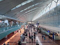 ！！！！！

久しぶりの羽田空港第２ターミナルです。我らがANAの本拠地(?)ですね（笑）

飛行機に乗るのが３年ぶり(2019年のフライングホヌ以来)、羽田の２タミからの出発が約7年ぶりで懐かしく感じます、、、
