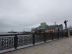 幣舞橋（ぬさまいばし）
読めませんでした・・・！！
ここからの夕日見物はOPツアーにも入るほど有名だそうです。
まだ夕日には早い時間なので一応ここに来たよ！っていう写真だけ撮影。
MOOとにっぽん丸が見えます。