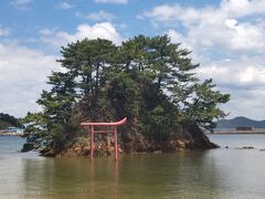 素敵ですね。松も立派。
島内には御嶽神社や厳島神社などもあります。