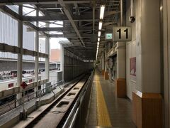 他の新幹線ホームと違い、１１番線だけは端頭式。
