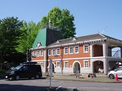 つくばエクスプレスの始発駅つくば駅から程近い場所にある
「さくら交通公園」です。
「オランダのアムステルダム駅舎をアレンジしたレンガ造りの駅」が
あると紹介されています。
オランダの首都アムステルダムには、「アムステルダム」と付いた駅名は
たくさんあります。
