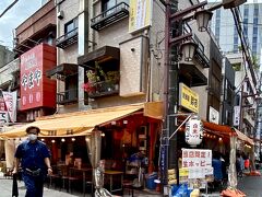 【浅草：ホッピー通り】

ここは浅草で唯一「生ホッピー」を置いている「鈴芳」さん。

