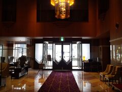 ロビーフロアはクラシカルモダンな内装デザインで
コンパクトラグジュアリーというコンセプトがぴったりのホテル

