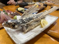 2日目の夕飯は宮之浦にある若大将
新鮮な海鮮がいただけます。
これはトビウオの姿揚げ！