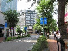横浜馬車道です。昨日も通りましたが朝に通るとまた違った道に見えます。すっきりとしています。