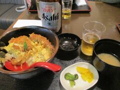 １２５２．とんかつ丼エビフライ１本付き。リムジンバス松山空港発１２２０－１２４４松山市駅着６９０円。