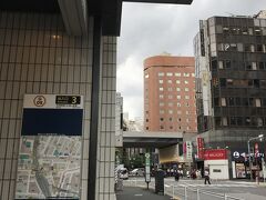 メトロ新橋銀座口3番出口でて
先に見える首都高
あそこまで新橋
首都高から先は銀座