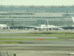 「トンネルを抜けると、そこは国際線であった。」

第2ターミナル脇から、トンネルで首都高やA滑走路の下を潜って国際線ターミナルの近くに出てきた。