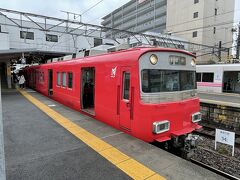 犬山駅は３線が分かれるせいか、３面６線の大きな駅でした
（何だか以前の西武新宿線東村山みたいです）
反対側に6500系各務原線名鉄岐阜行きが出るところで、乗ってみたかった車両なので、フラフラと乗りそうになるのを自制しました
危ない～