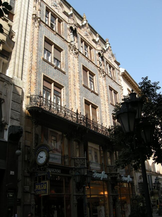 長い間共産圏であったことで、資本主義の商業開発などから取り残された時代があった。<br />それが、現代に希少性や歴史的価値を生ずる結果となっている。<br />