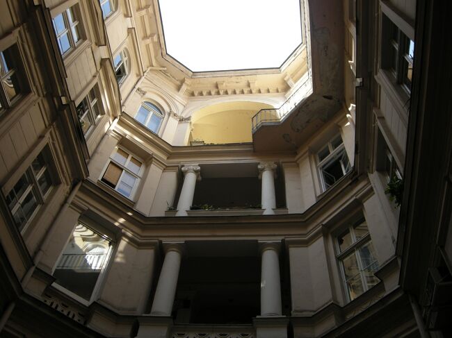 ここはまた別の中庭。<br />