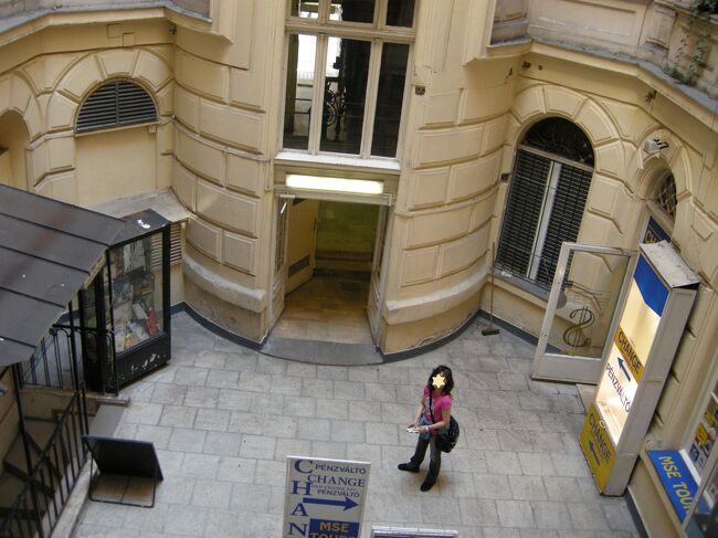 あれ、どっから撮ってる？！<br />円筒形の部分の中を覗いてみたら…