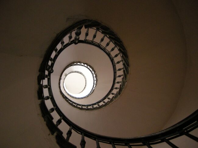 階段室でした。<br />上を見たら巻貝のような螺旋階段がおもしろい！
