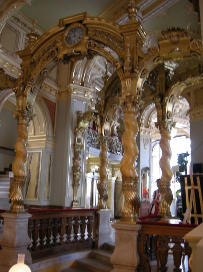 どこを見ても、なんて豪華なんだ！<br />思わず声を失ってしまう。<br />創業以来、世界一豪華なカフェと言われているのも納得できる。