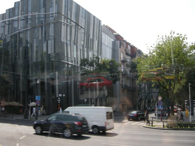 近代的な建物もある。