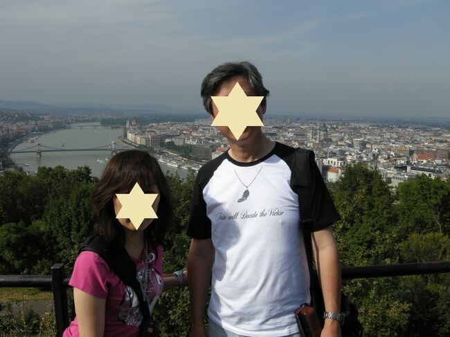 昨夜、夕食後にここに来て涼しい風に吹かれながら夜景を眺めたが、<br />今日はカンカン照り！<br />あまりの暑さに夫はここでの記憶があまりないという。脳みそが煮えていたそうで。<br />でも、汗をかいた記憶はないので、やはり湿度が低いのだろう。<br />寒さに弱く暑さにはまぁまぁ強い私は、けっこう平気な顔している。